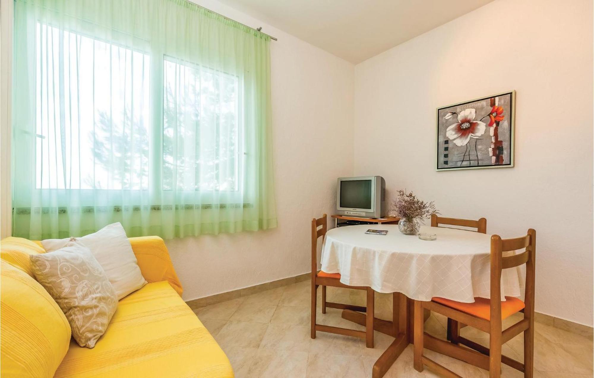 1 Bedroom Awesome Apartment In Supetarska Draga Zewnętrze zdjęcie