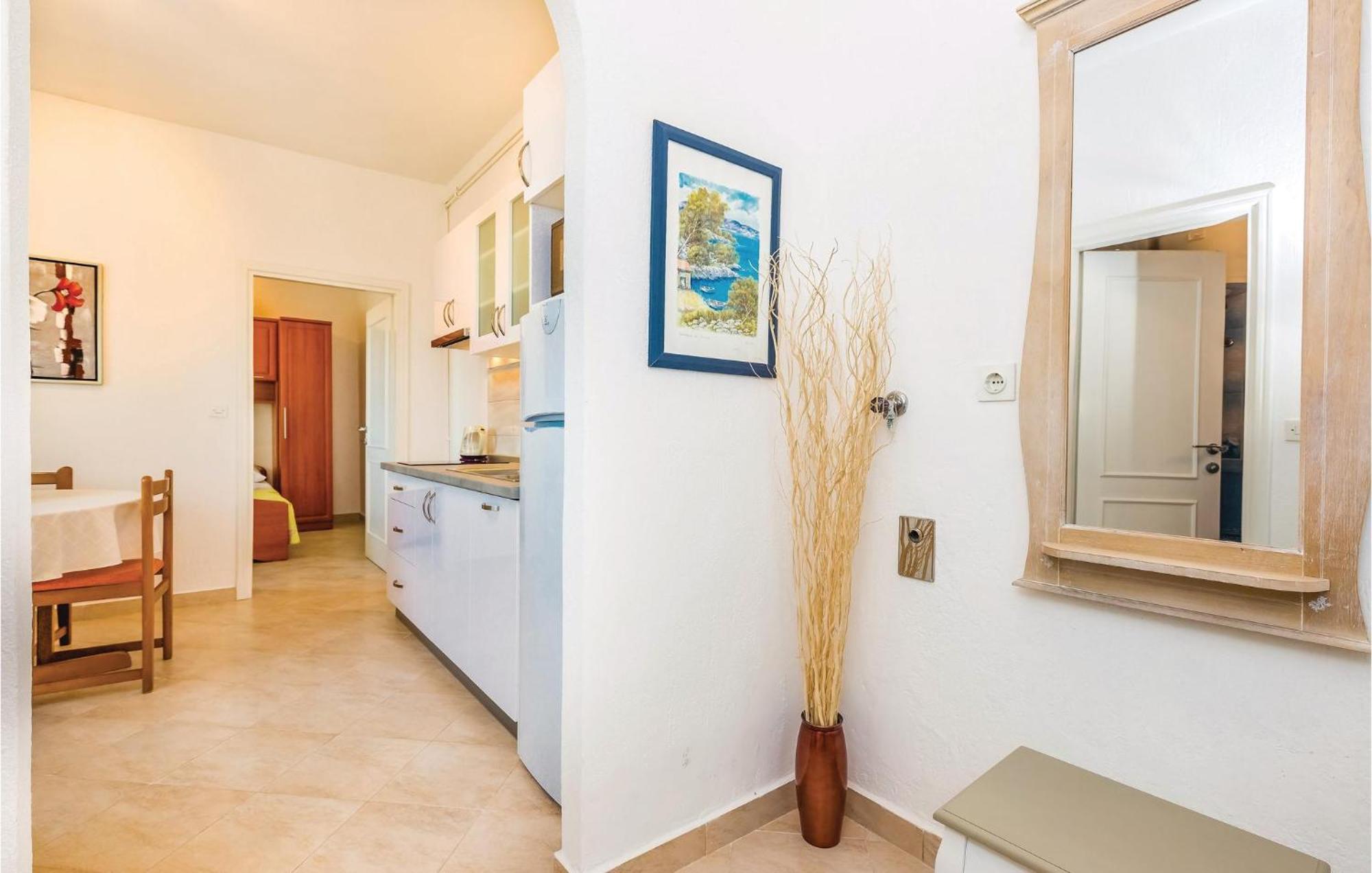 1 Bedroom Awesome Apartment In Supetarska Draga Zewnętrze zdjęcie